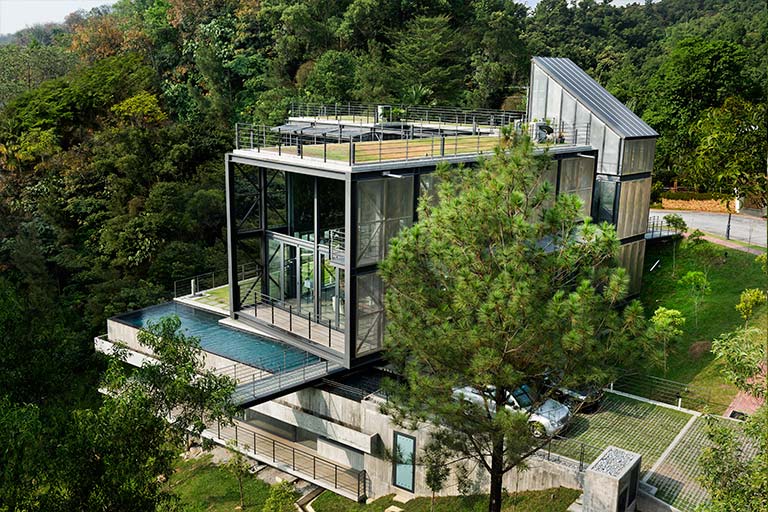 Floating house offers spectacular jungle views Floating house offers spectacular jungle views