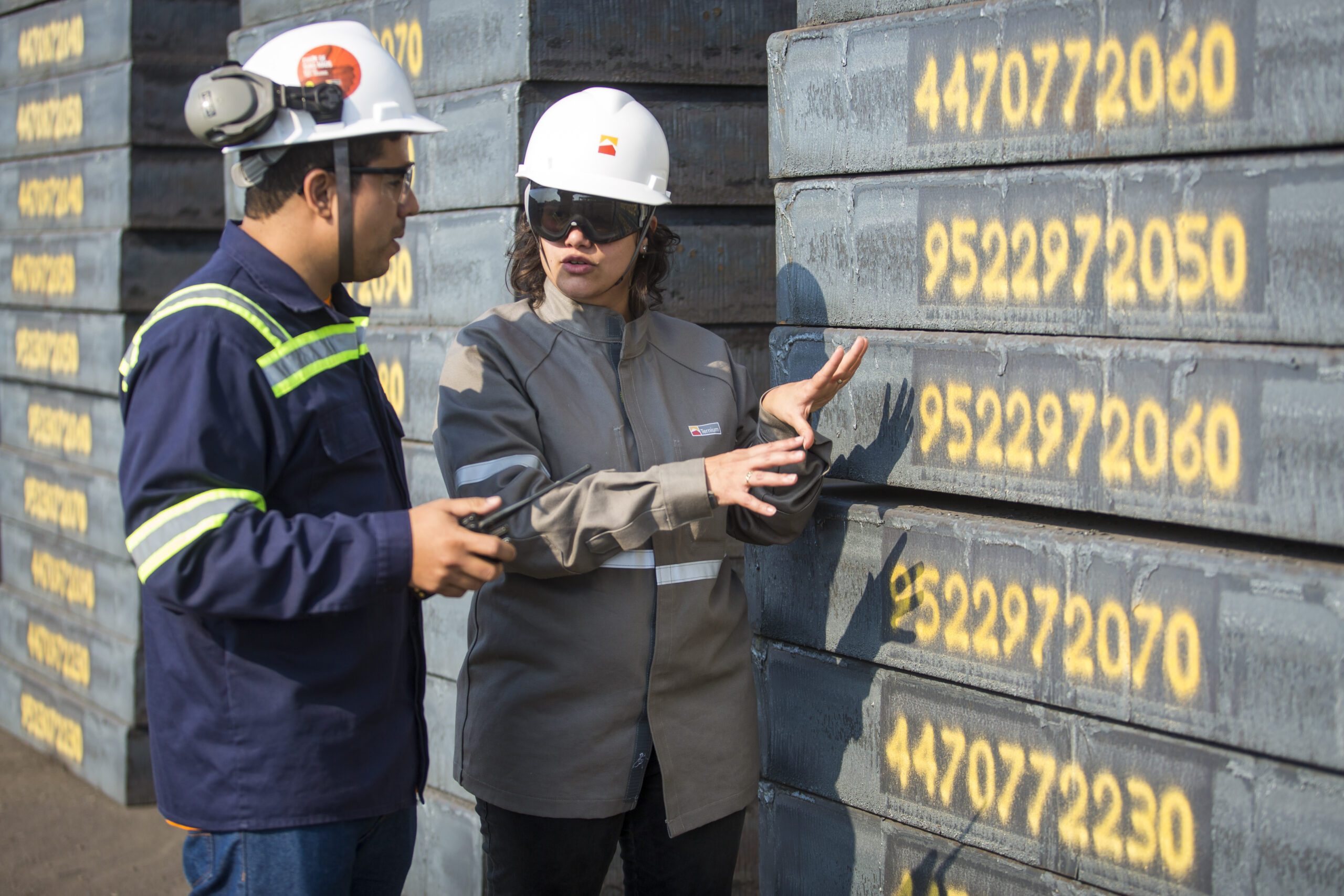 Engineer Slab Inspection worldsteel_Ternium_Brazil_steel slab inspection.jpg - worldsteel.org