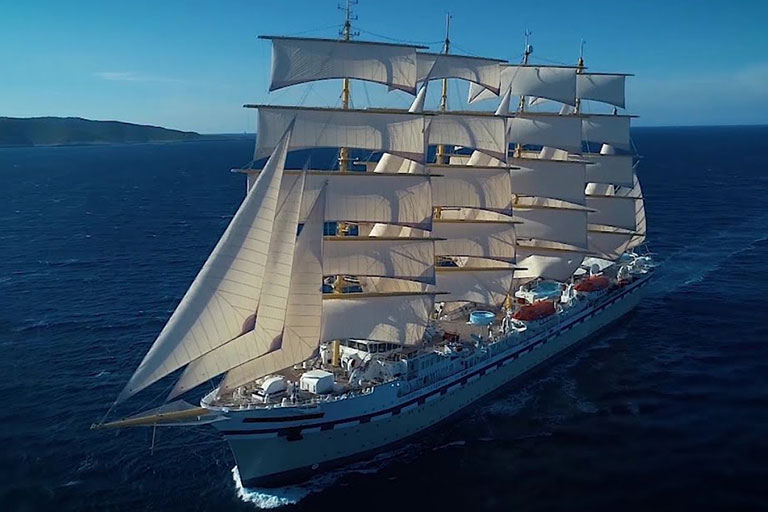 World's largest sail ship Golden Horizon at sea