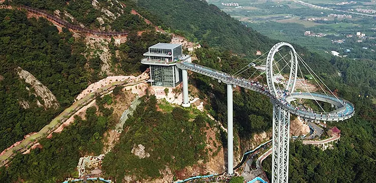 Image for %sGlass corridor in China takes tourists above the clouds
