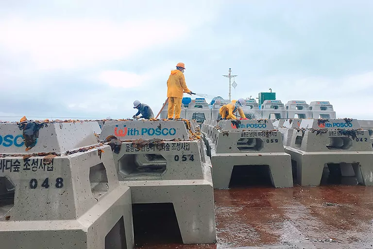 POSCO Triton blocks on a ship